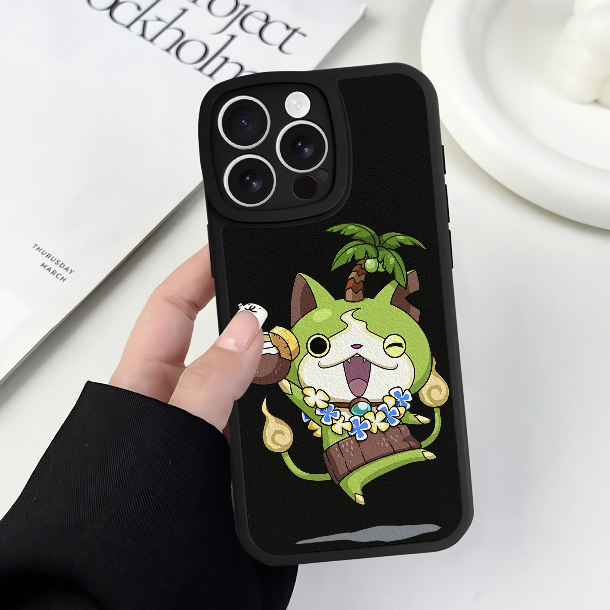 （画像用） 妖怪ウォッチ Yo-kai Watch 【iPhone 16シリーズ対応】シリコンスマホケース（レザー調） 材質：シリコン